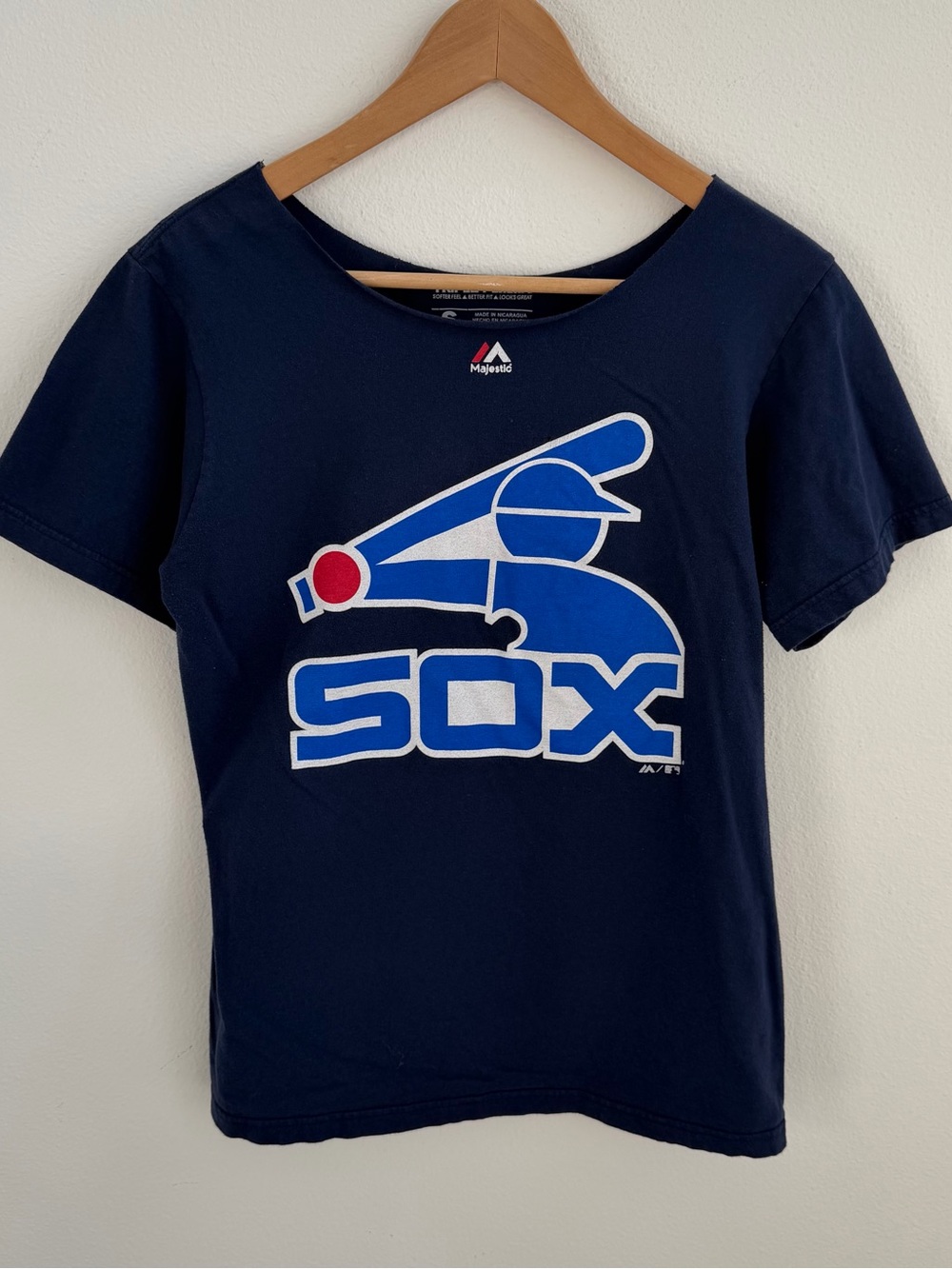 Chicago White Sox Majestic Navy Graphic Off the Shoulder T-Shirt